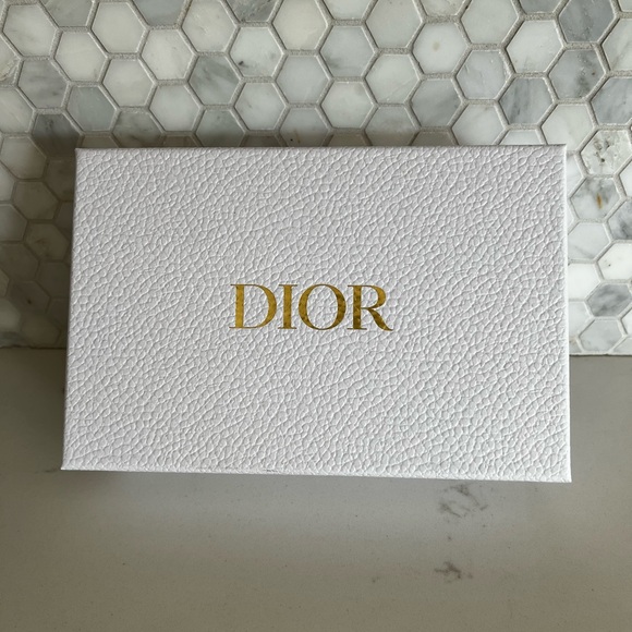 Dior White Pebble Grain Gift Box with Tissue and Card Envelope 6X9x3 - Picture 1 of 9